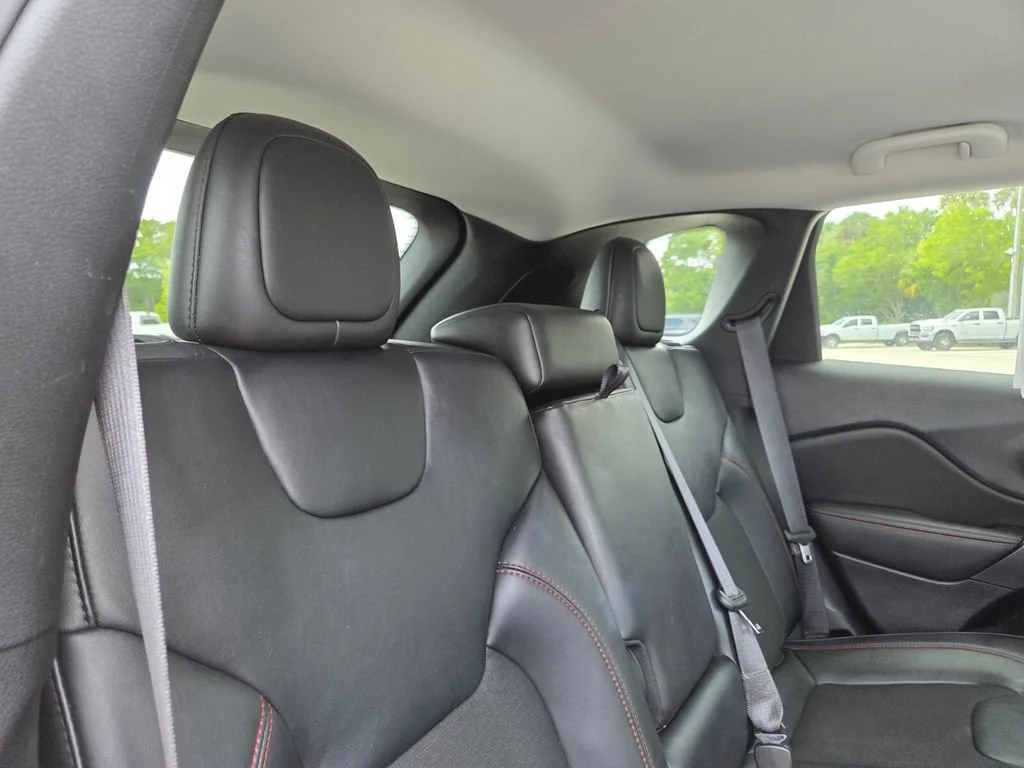 Used 2022 Granite Crystal Metallic Clearcoat Jeep Trailhawk image 19
