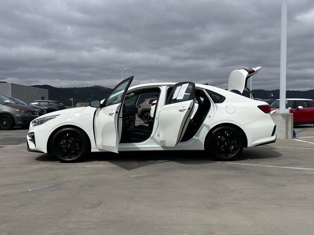 Used 2020 Clear White Kia LXS image 28