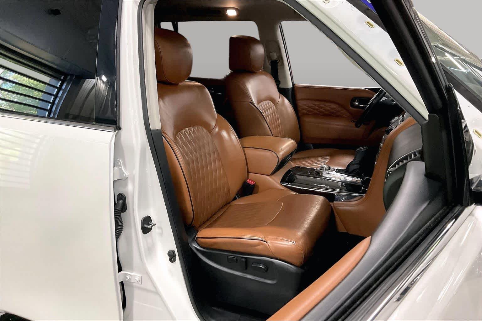 Used 2019 Moonstone White INFINITI LUXE image 9