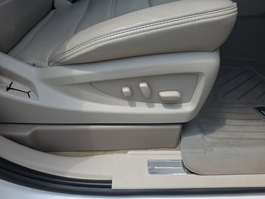 Used 2015 White GMC Denali image 40