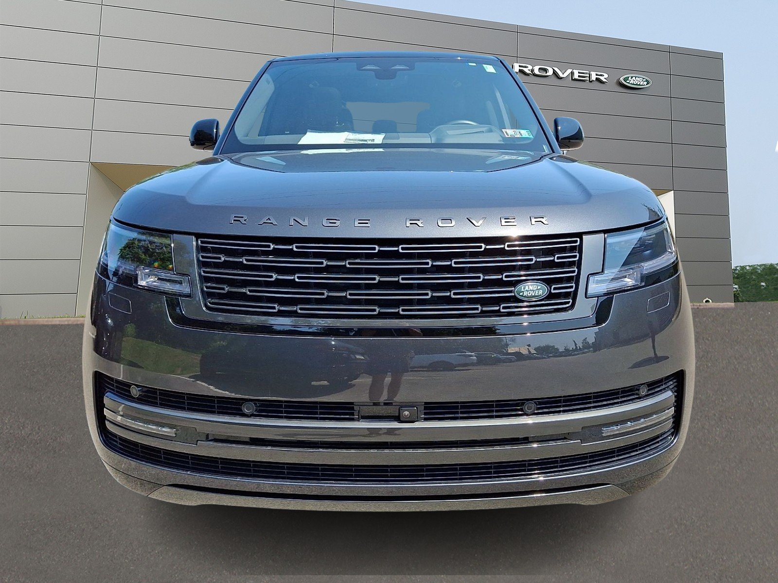 New 2026 Carpathian Grey Land Rover P530 SE image 2
