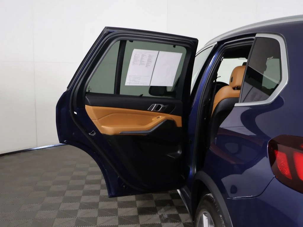 Used 2022 Blue BMW xDrive40i image 24