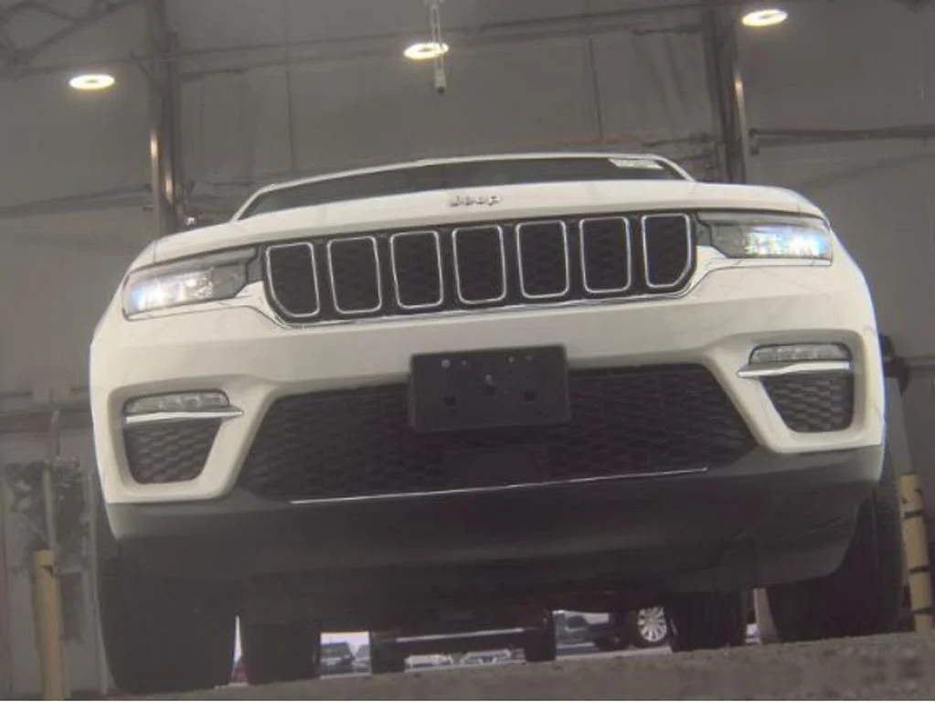 Used 2023 Bright White Clearcoat Jeep Limited image 4