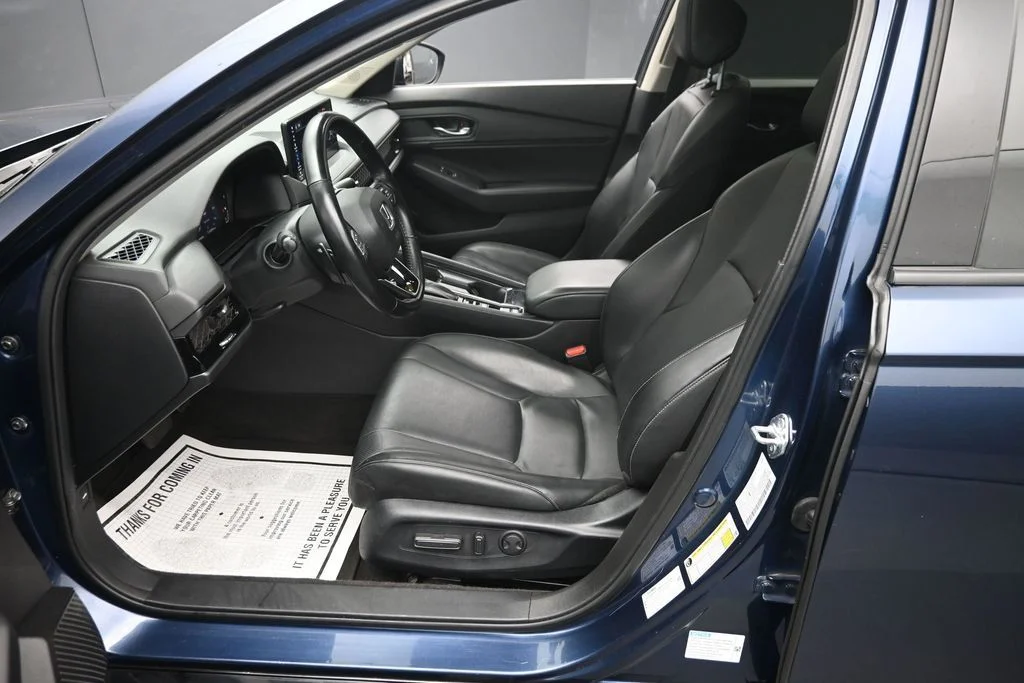 Used 2024 Blue Honda EX-L image 17
