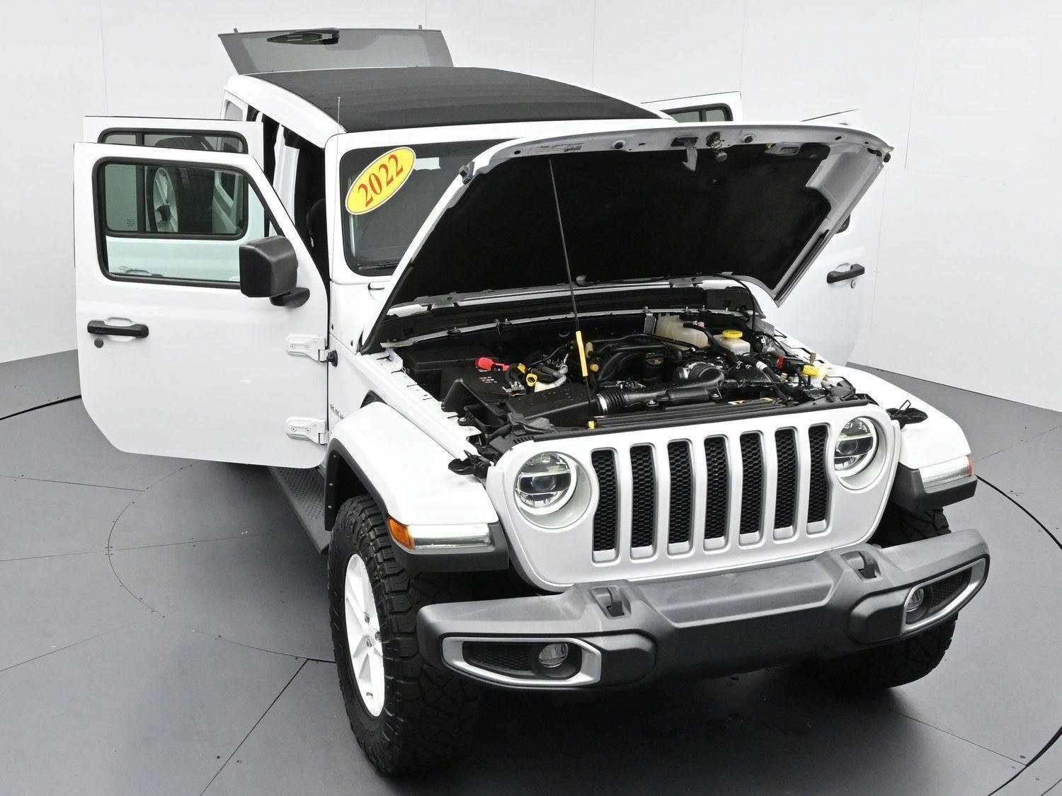 Used 2022 Bright White Clearcoat Jeep Unlimited Sahara image 45