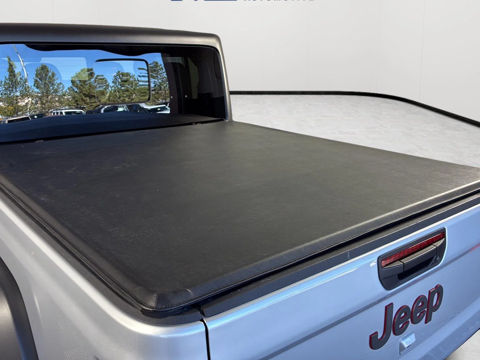 Used 2024 Silver Zynith Clearcoat Jeep Rubicon image 8