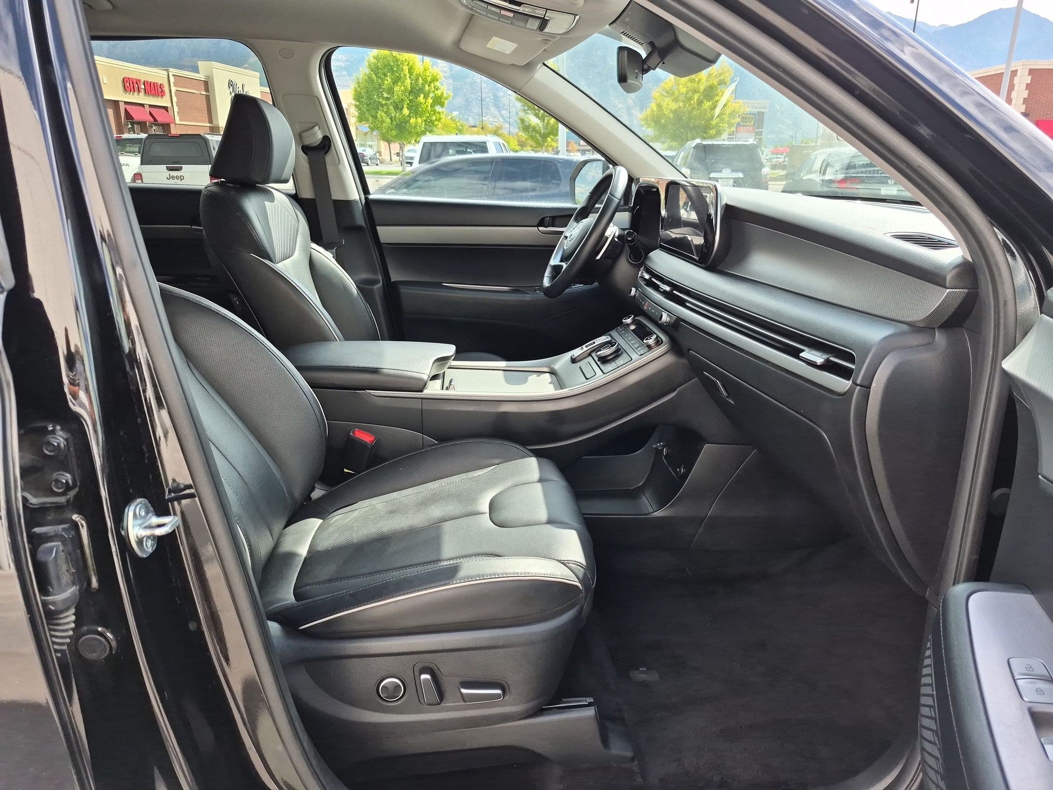 Used 2024 Abyss Black Pearl Hyundai SEL 7P image 32