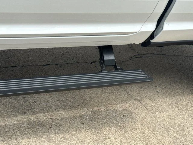 New 2026 Bright White Clear-Coat Exterior Paint RAM Laramie image 18