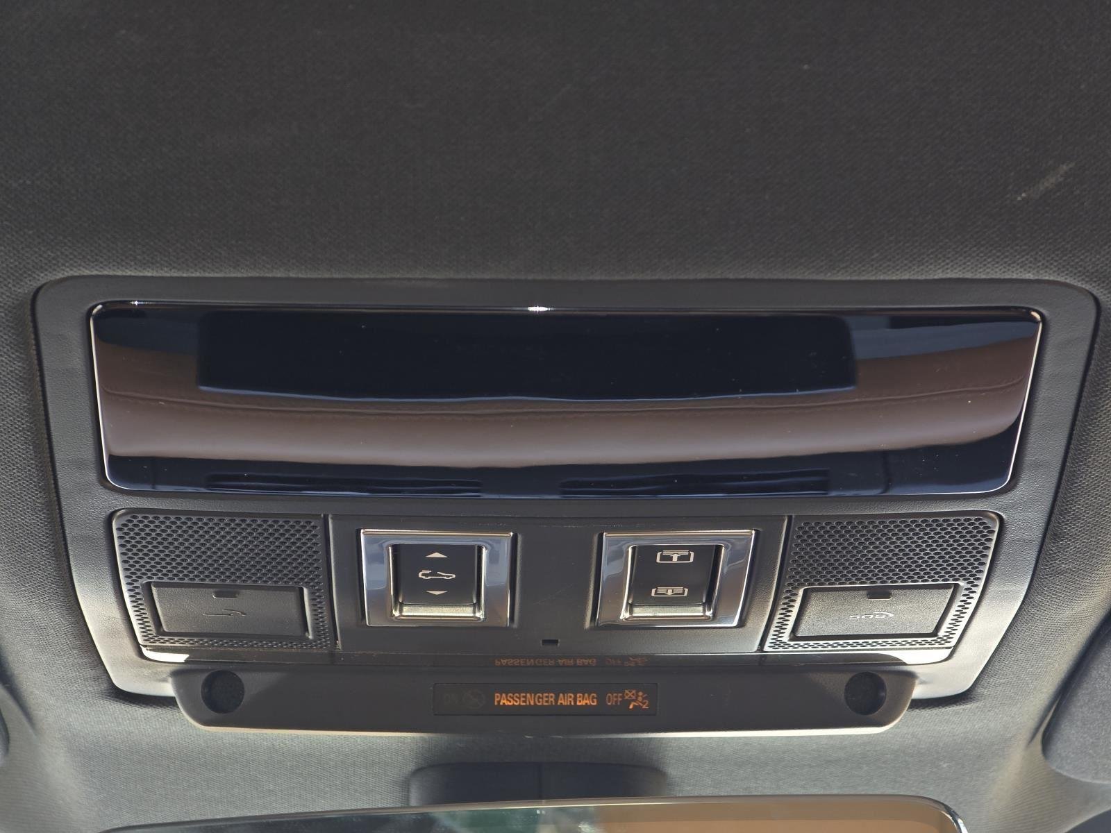 Used 2024 Fuji White Land Rover SE image 44