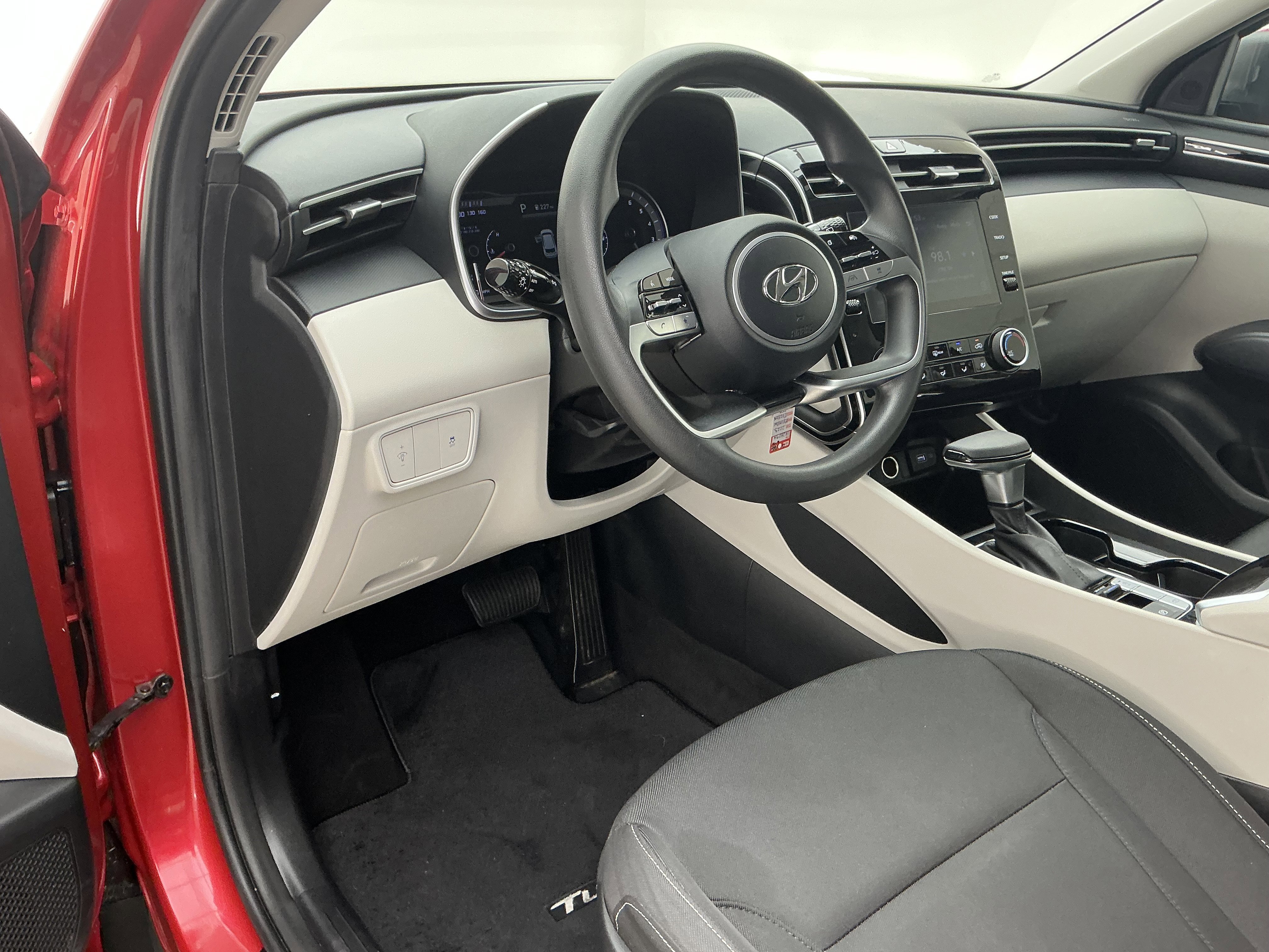 2023 Hyundai Tucson SE - Photo 16