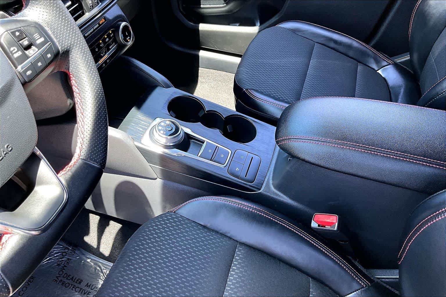 2025 Ford Escape ST-Line - Photo 14