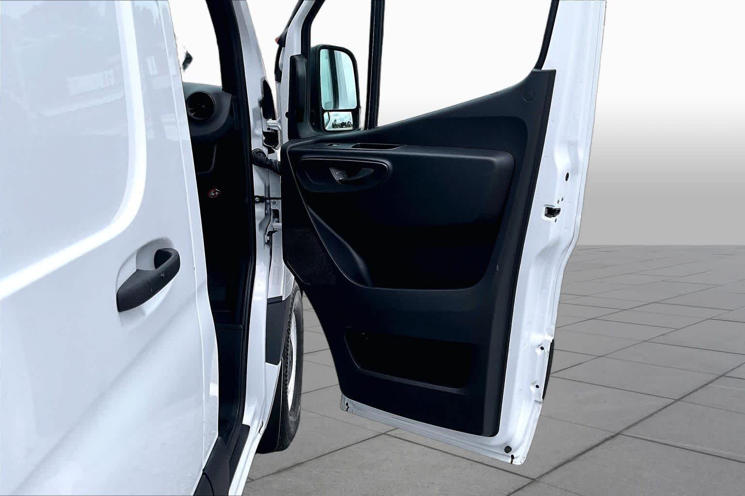 Used 2025 Arctic White Mercedes-Benz  image 23