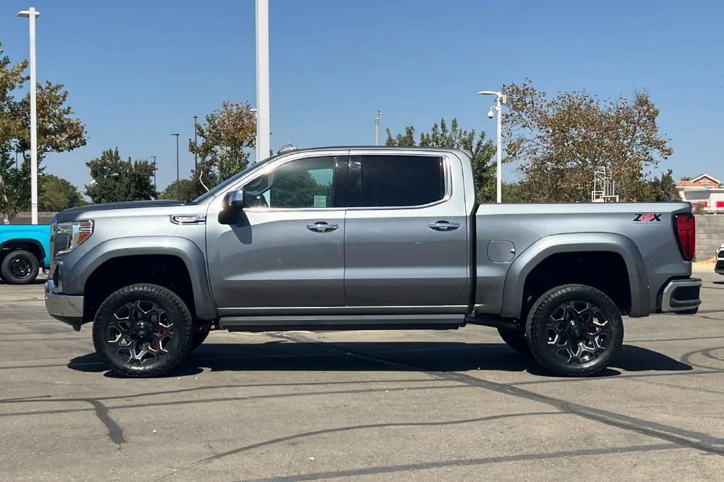 Used 2021 Gray GMC SLT image 9