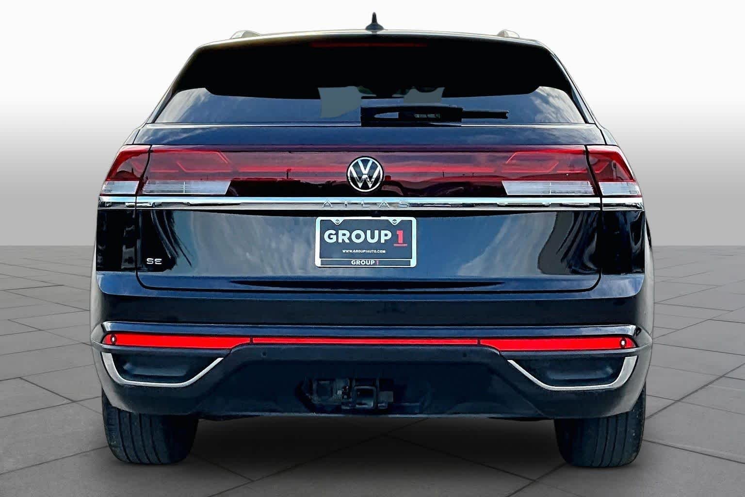Pre-Owned 2024 Volkswagen Atlas Cross Sport 2.0T SE W/Technology