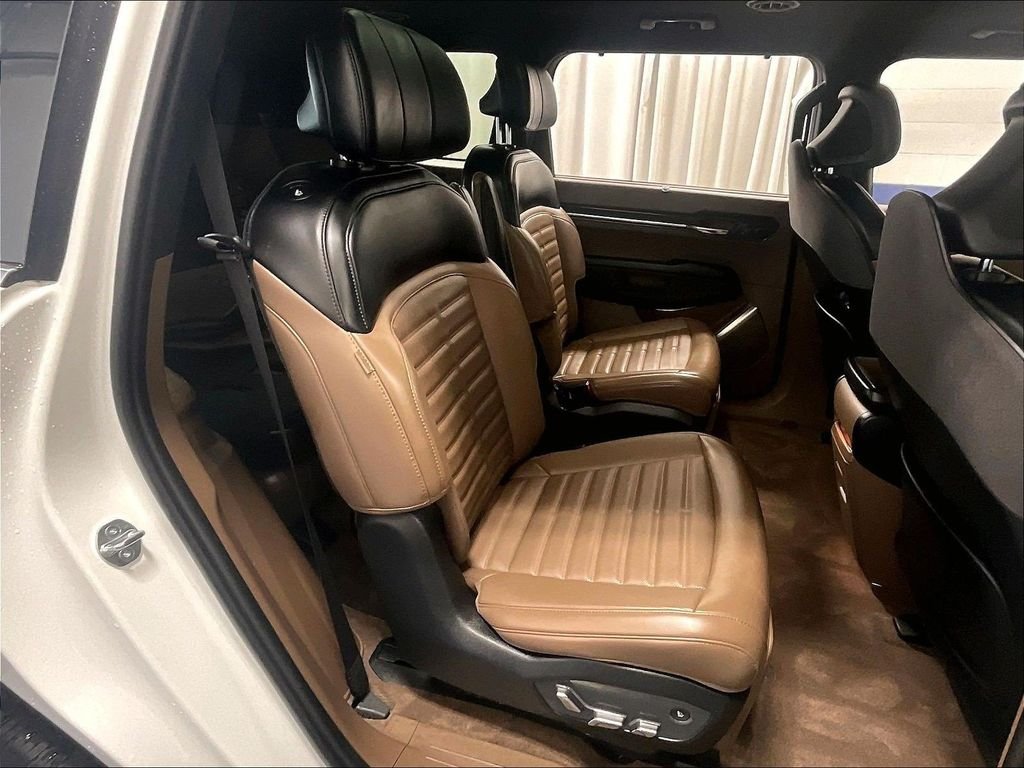 Used 2024 White Kia Land image 16