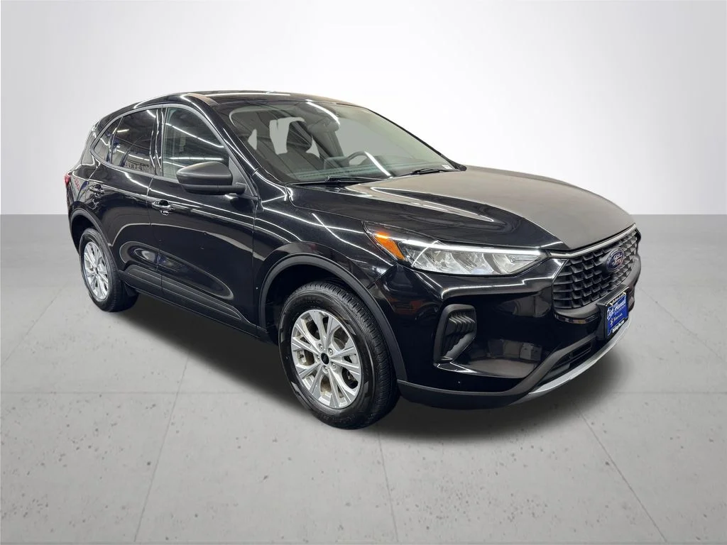 Used 2025 Black Ford Active image 9