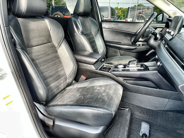 Used 2023 White Mitsubishi SE image 28