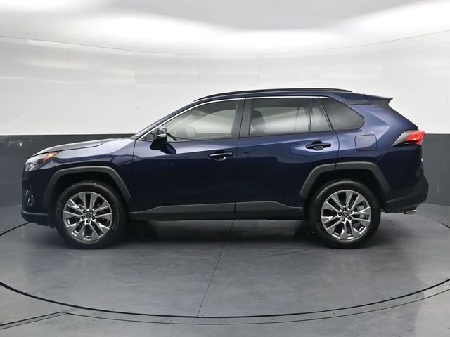 Used 2024  Toyota XLE Premium image 9