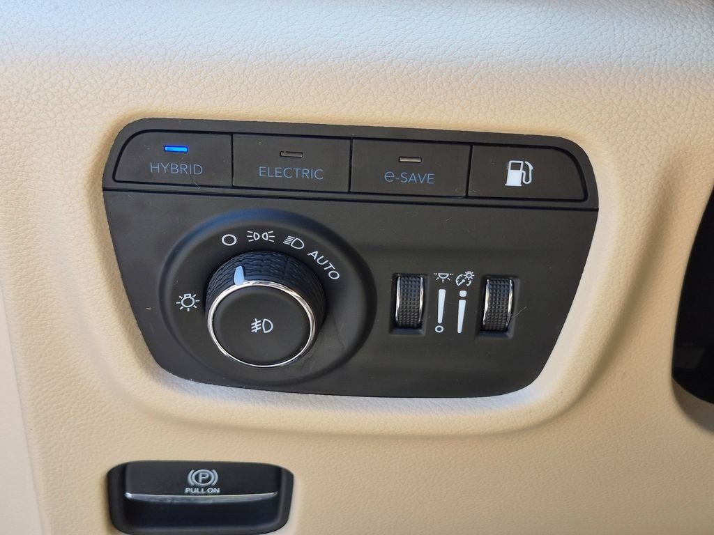 Used 2023 Black Jeep 4xe image 17