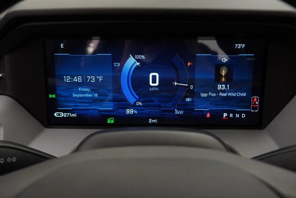 New 2027 Summit White Chevrolet LT image 15
