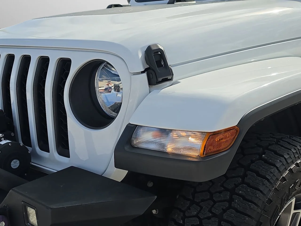 Used 2020 Bright White Clearcoat Jeep Altitude image 35