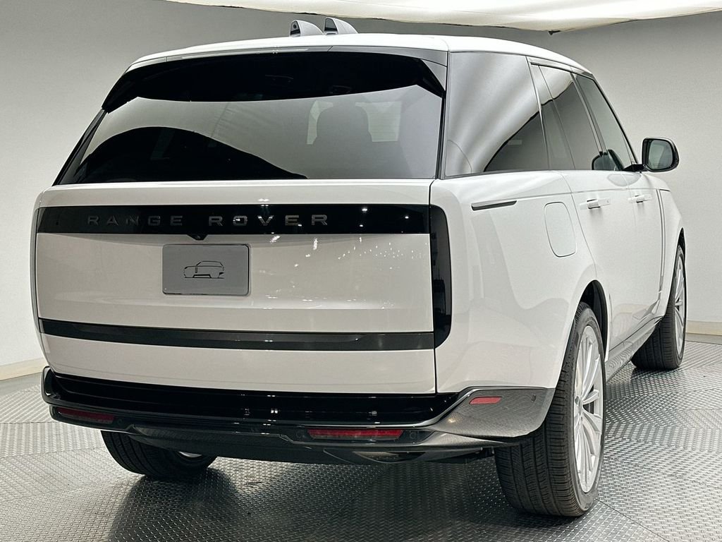 New 2026 Fuji White Land Rover SE image 3