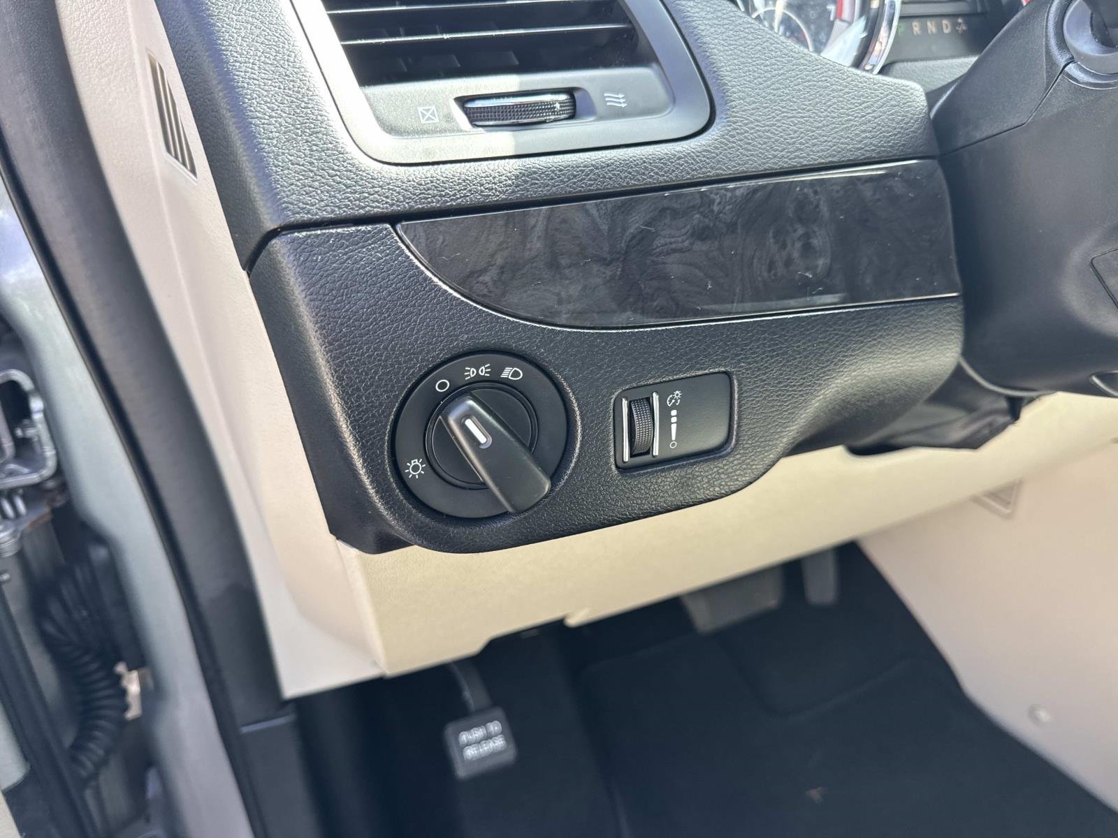 Used 2017 Silver Dodge SE image 21