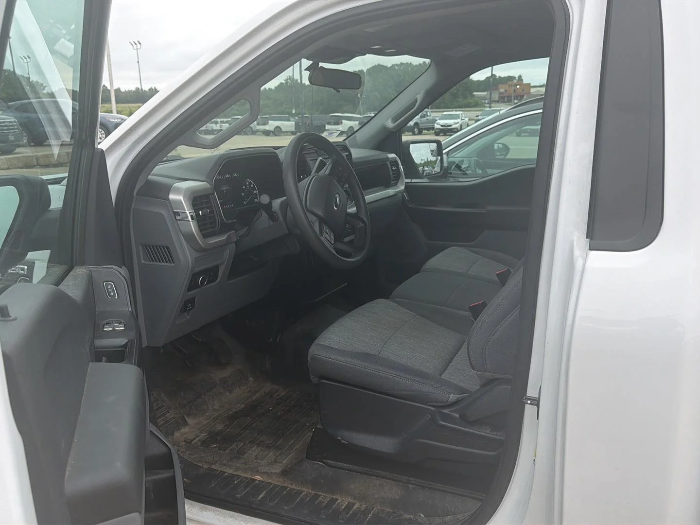 Used 2023 Oxford White Ford XL image 3