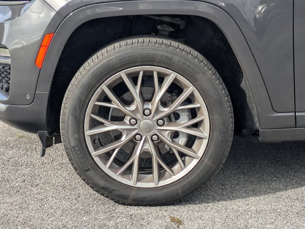 Used 2022 Gray Jeep Summit image 9