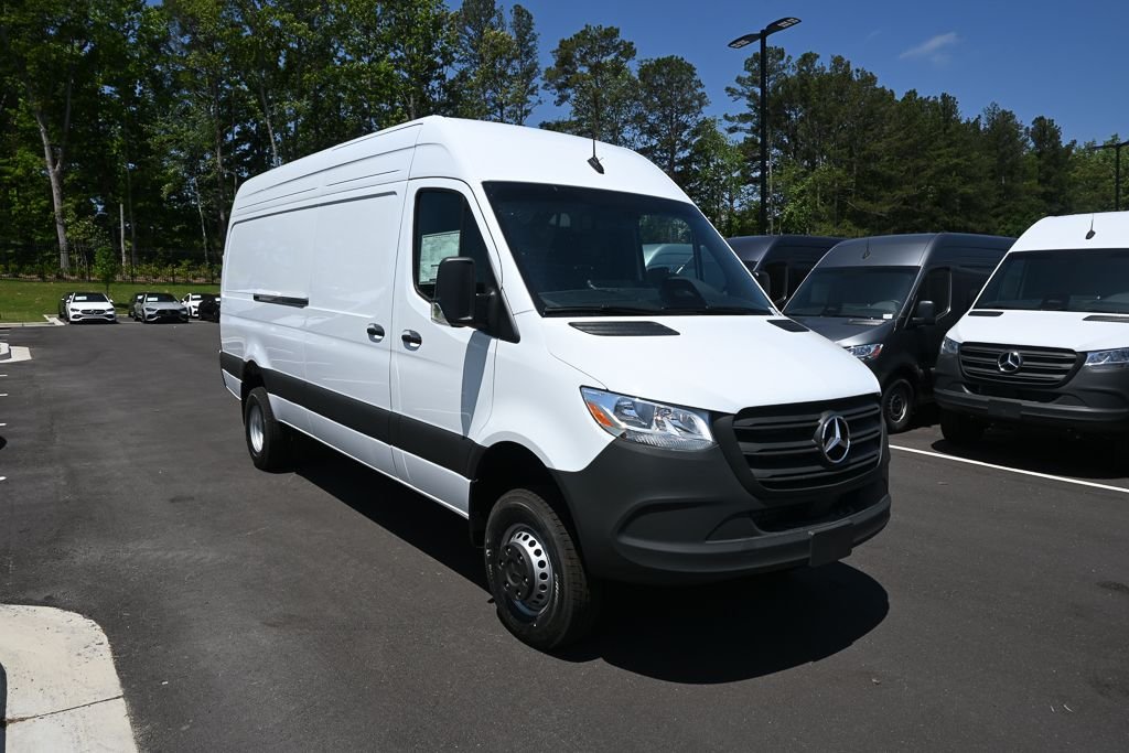 New 2026 Arctic White Mercedes-Benz Cargo 170 WB image 21