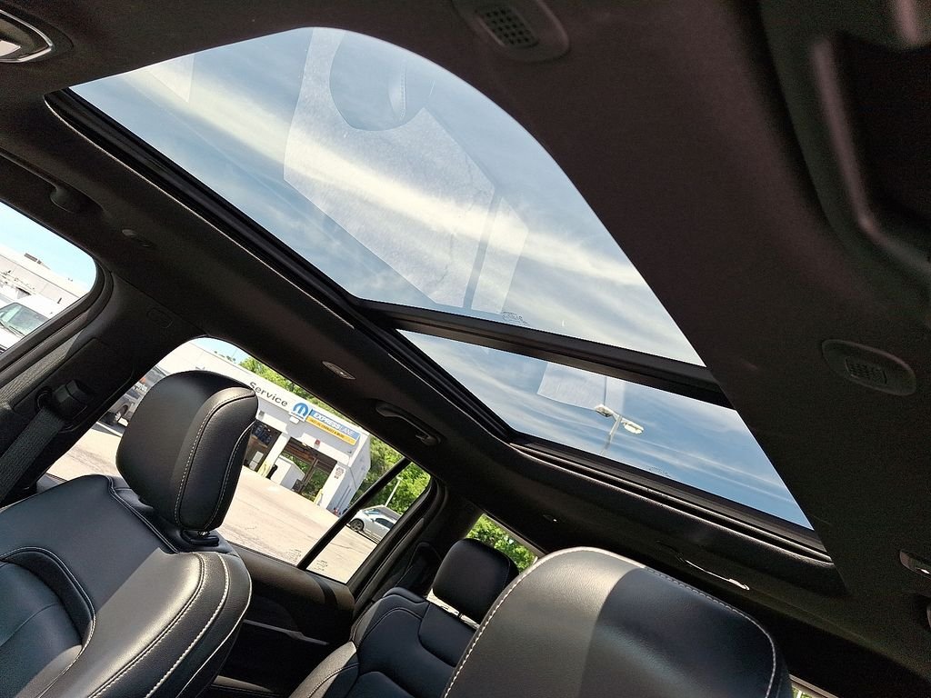 Used 2024 White Jeep Limited image 16