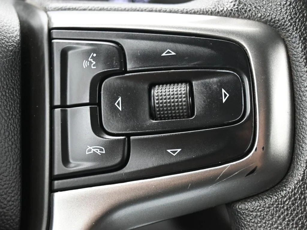 Used 2022 White Chevrolet Custom image 23