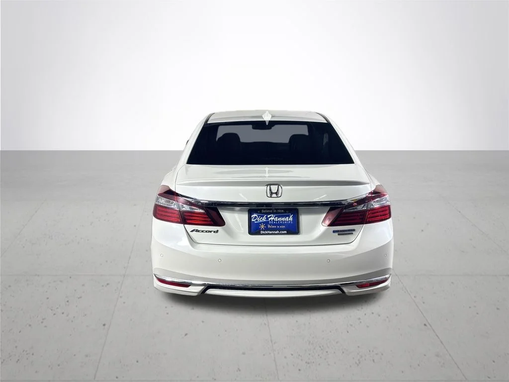 Used 2017 White Honda Touring image 7