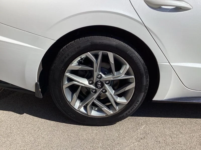 Used 2021 Gray Hyundai SEL image 9