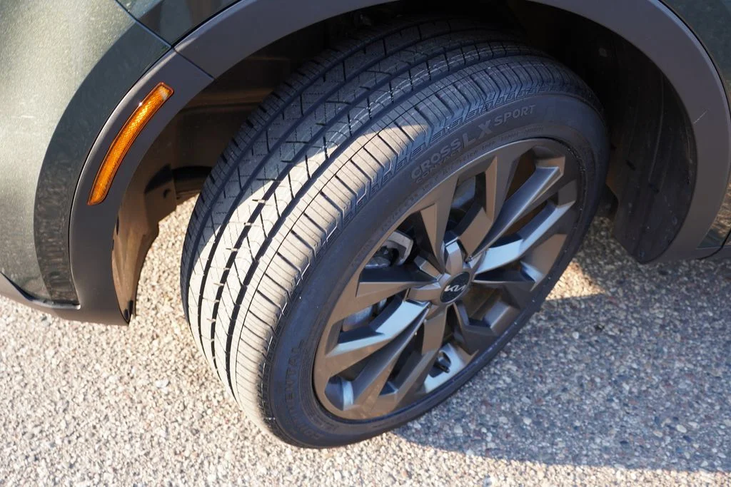 Used 2023 Aruba Green Kia X-Line EX image 13