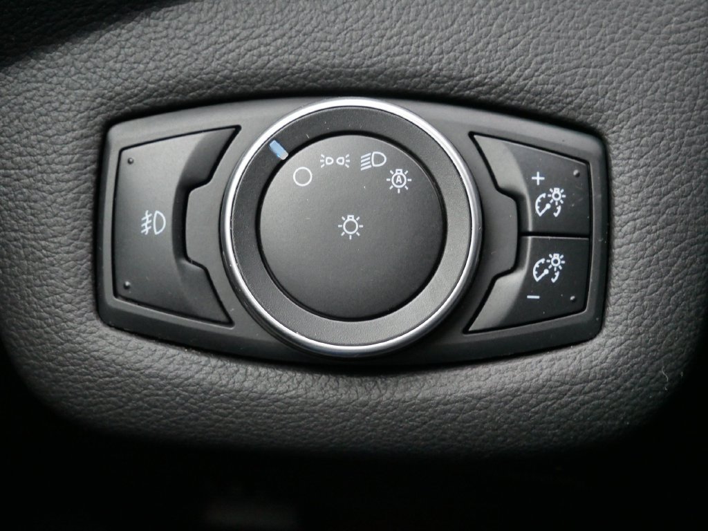 Used 2015 Black Ford SE image 18