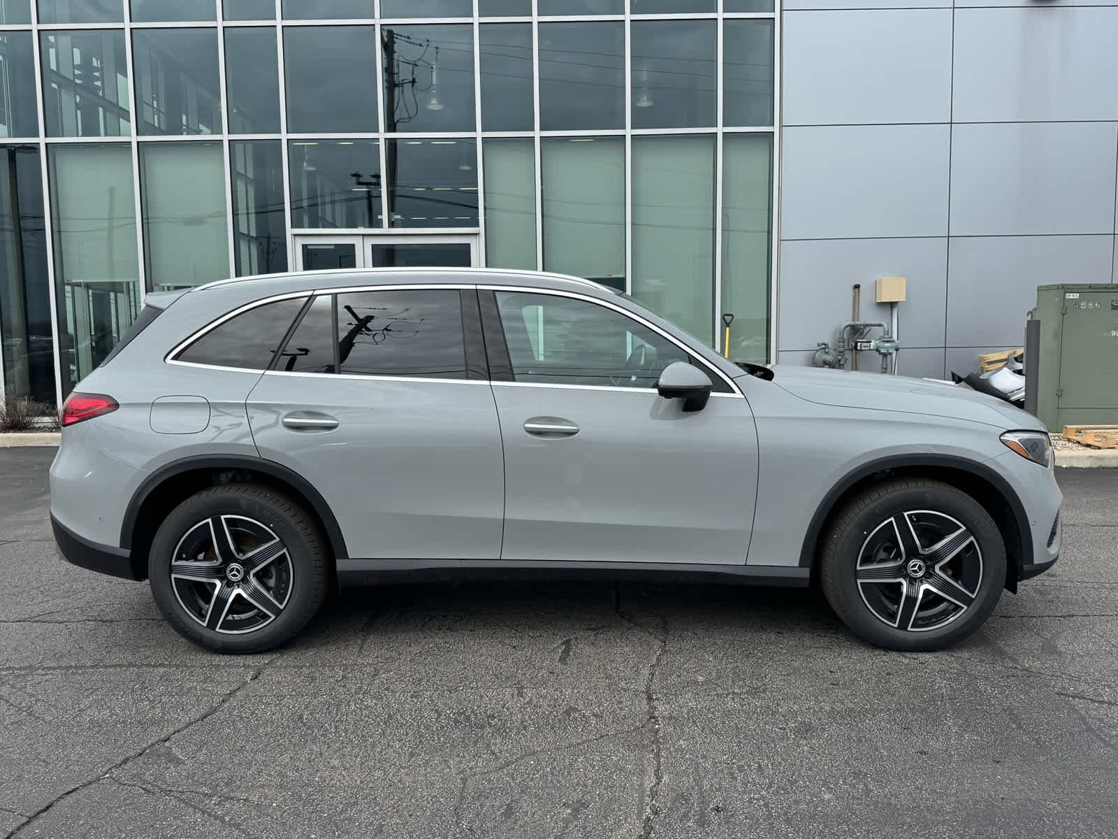 New 2026 MANUFAKTUR Alpine Grey Mercedes-Benz GLC 300 image 7