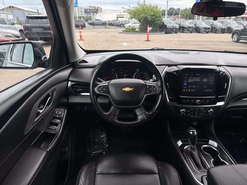 Used 2020 Gray Chevrolet 3LT image 13