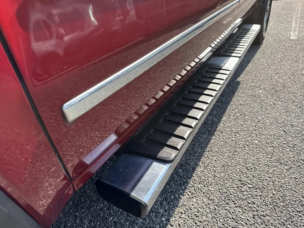 Used 2018 Red GMC SLT image 12