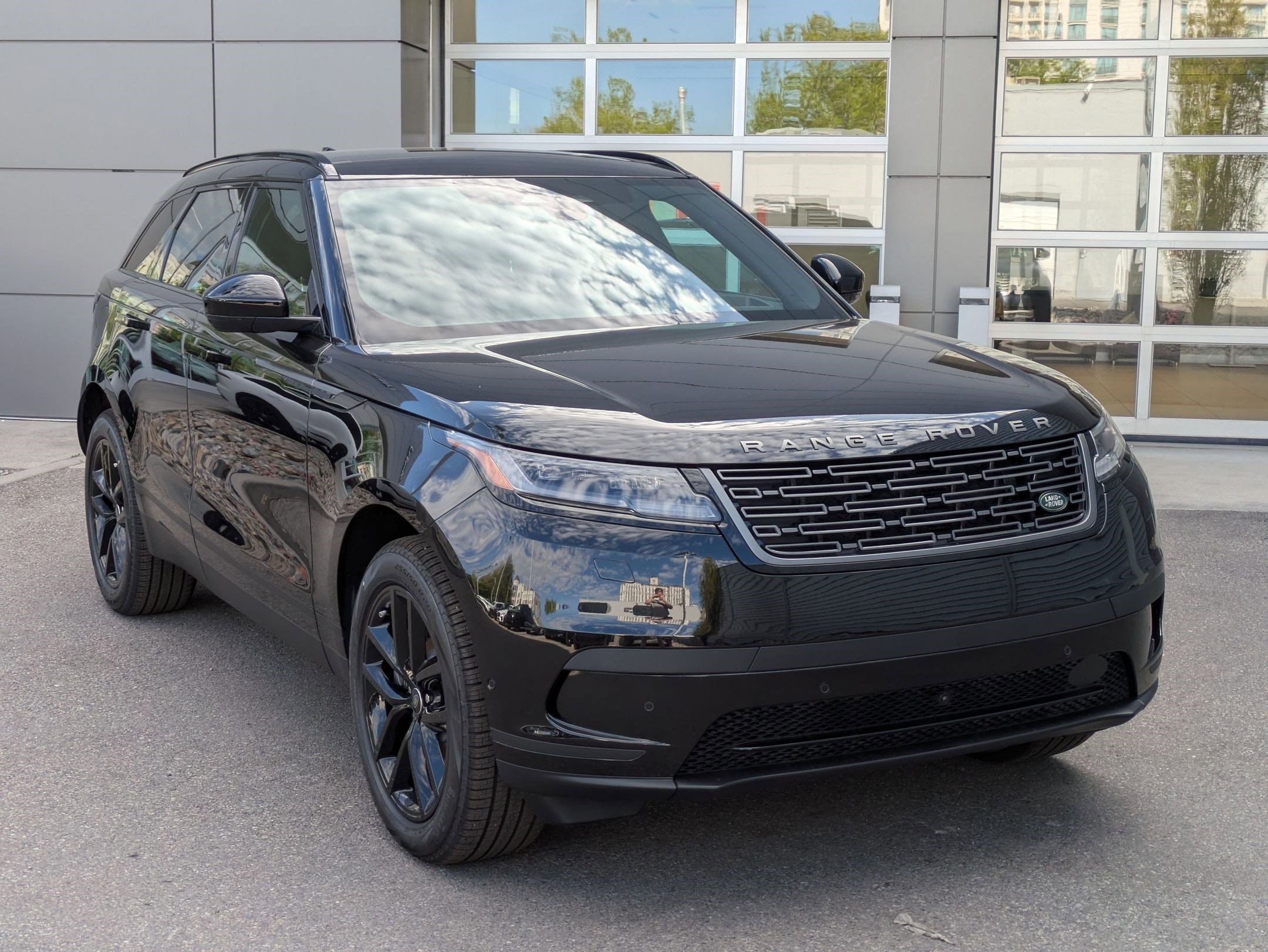 New 2026 Santorini Black Land Rover S image 3