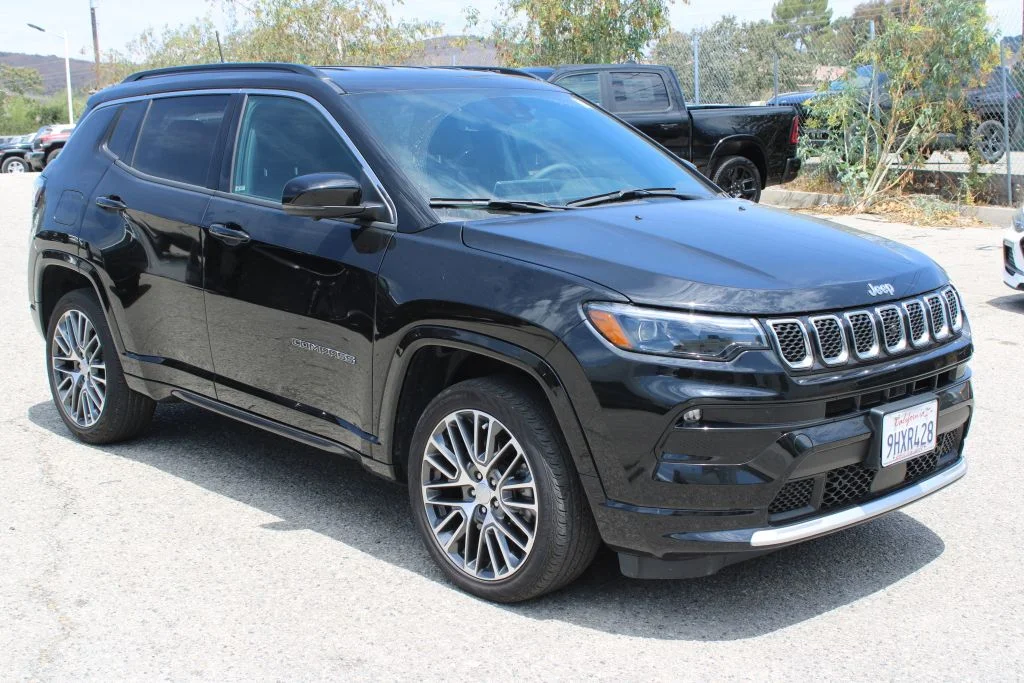 Used 2023 Black Jeep Limited image 3