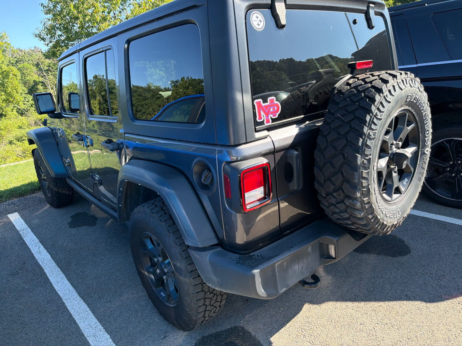 Used 2021 Granite Crystal Metallic Clearcoat Jeep Unlimited Willys image 8
