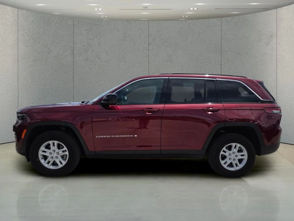 Certified Used 2024 Velvet Red Pearlcoat Jeep Laredo image 6