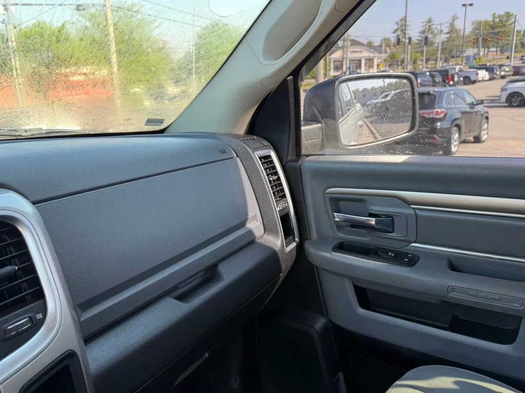 Used 2018 White Ram SLT image 25