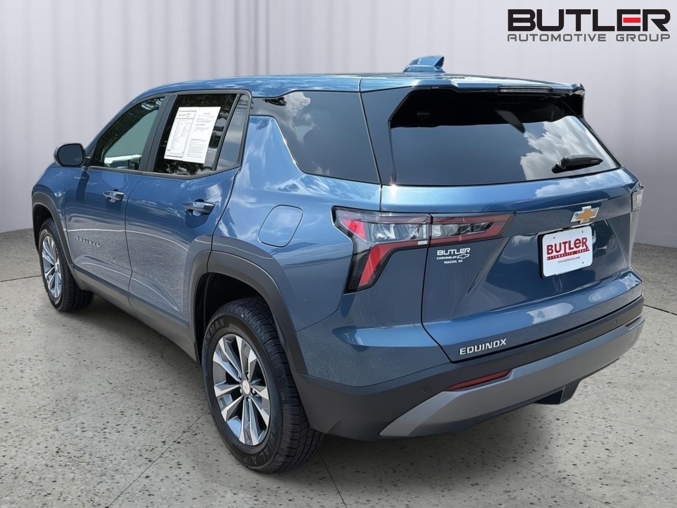 Used 2025 Lakeshore Blue Metallic Chevrolet FWD LT image 4