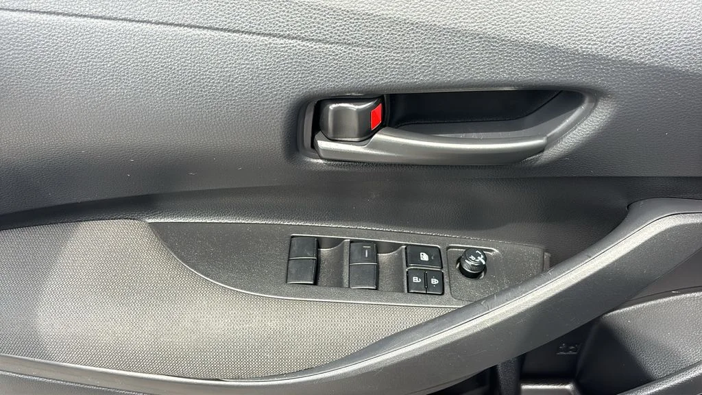 Used 2025  Toyota LE image 10