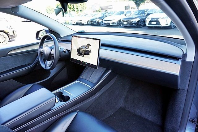 Used 2023  Tesla Long Range image 9