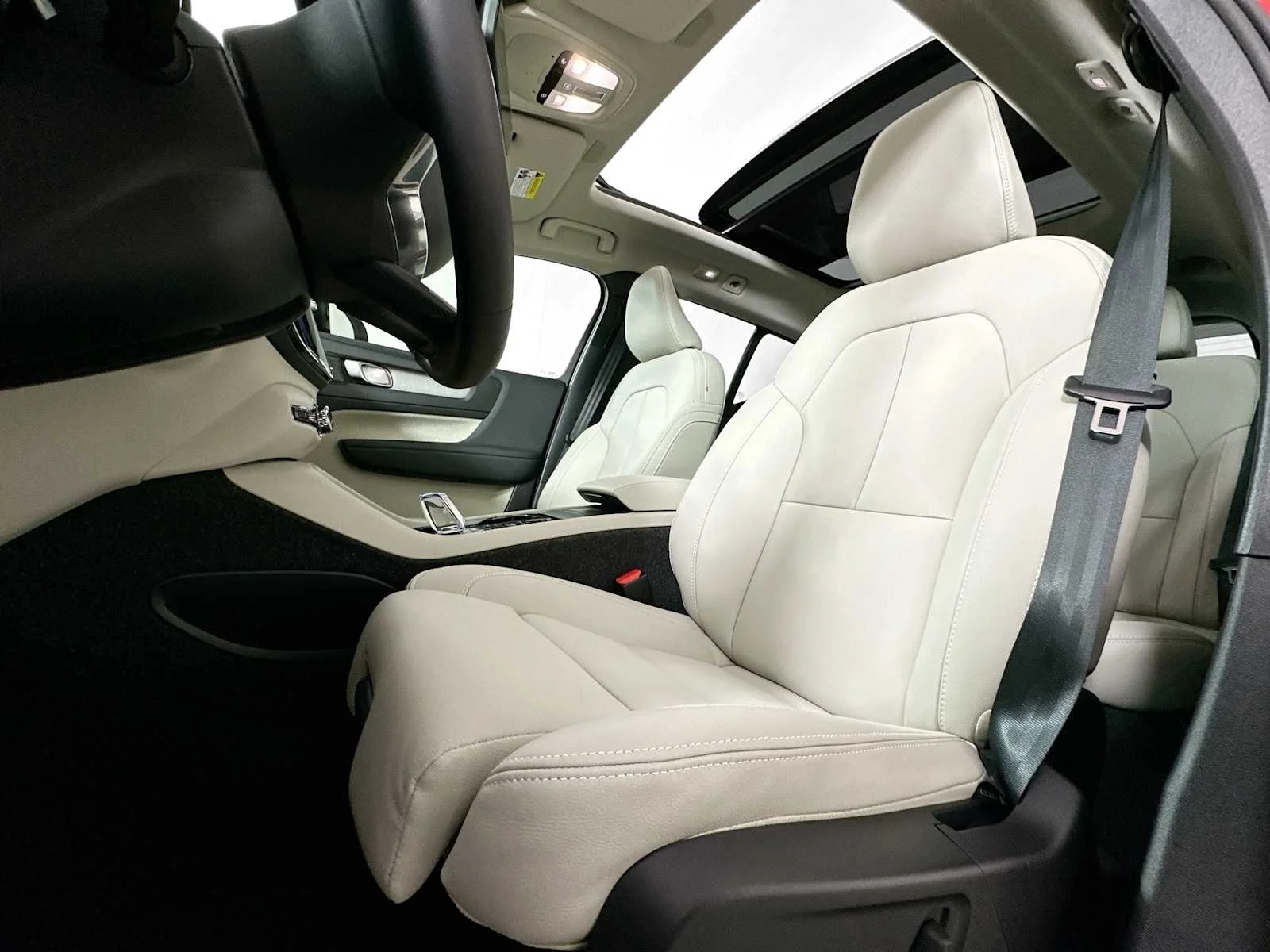 2025 Volvo XC40 Ultra - Photo 18