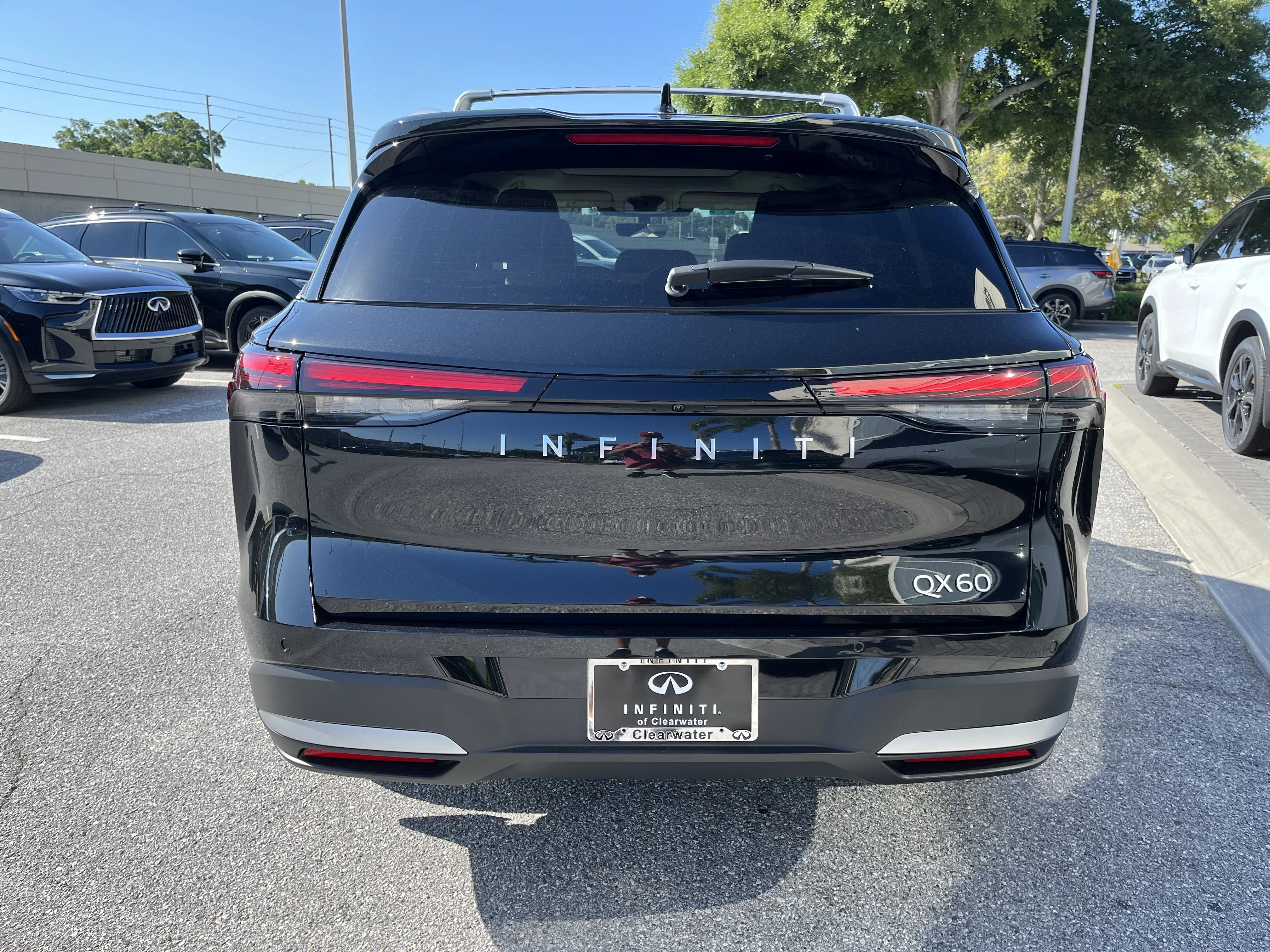 New 2027 Mineral Black INFINITI LUXE image 4