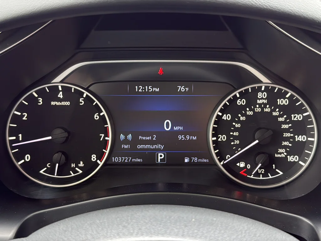 Used 2015 Orange Nissan S image 19